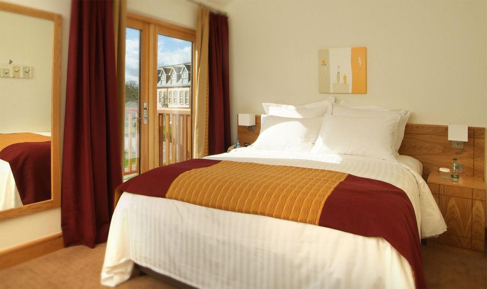 Hotel Johnstown House à Enfield Extérieur photo