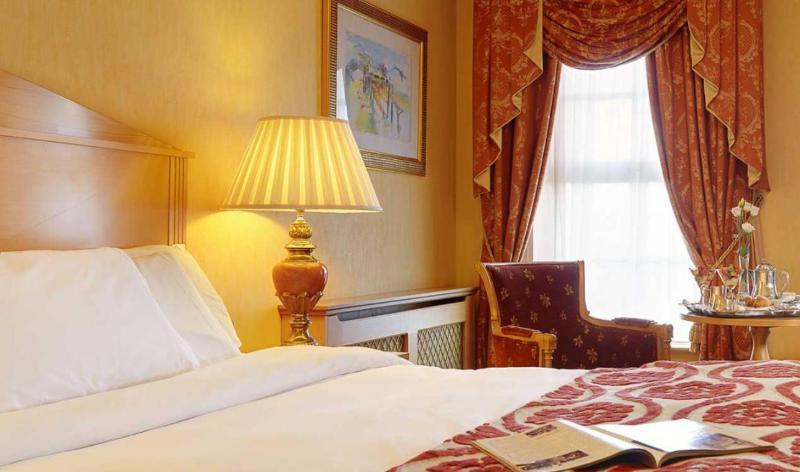 Hotel Johnstown House à Enfield Extérieur photo